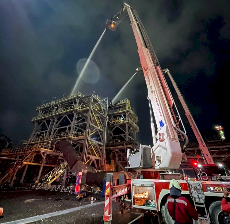 Mobil Bronto Skylift milik Petrokimia Gresik