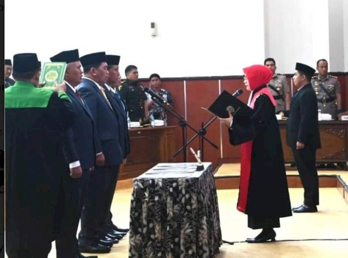 Pengambilan Sumpah dan janji pimpinan DPRD kabupaten Madiun, Kamis (17/10). 