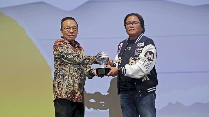 Penghargaan diberikan kepada Muatmuat