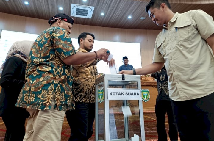 Pembentukan AKD DPRD Kota Madiun saat voting suara/ist