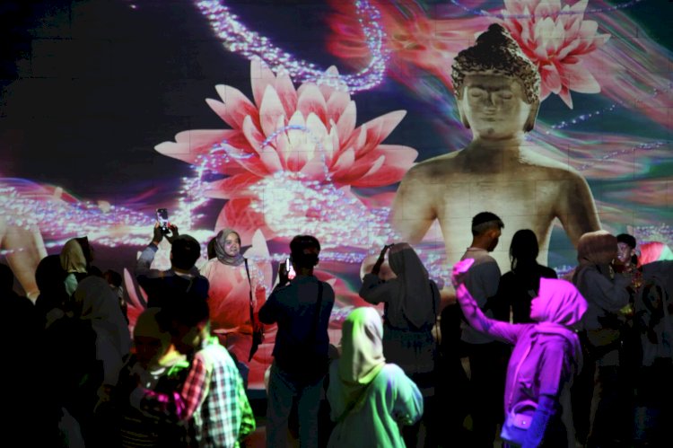 Teks foto: pameran video mapping bertema 'LUMIORIA'/ist