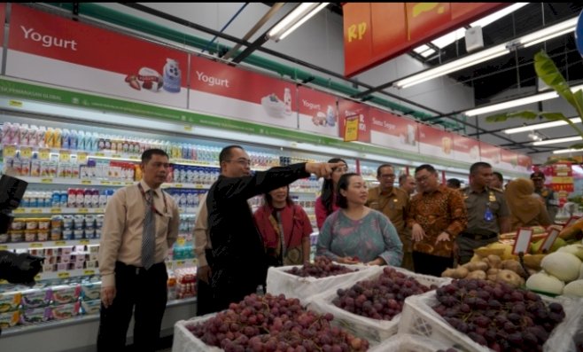 Pj Wali Kota Madiun Eddy Supriyanto di gerai Superindo/Ist