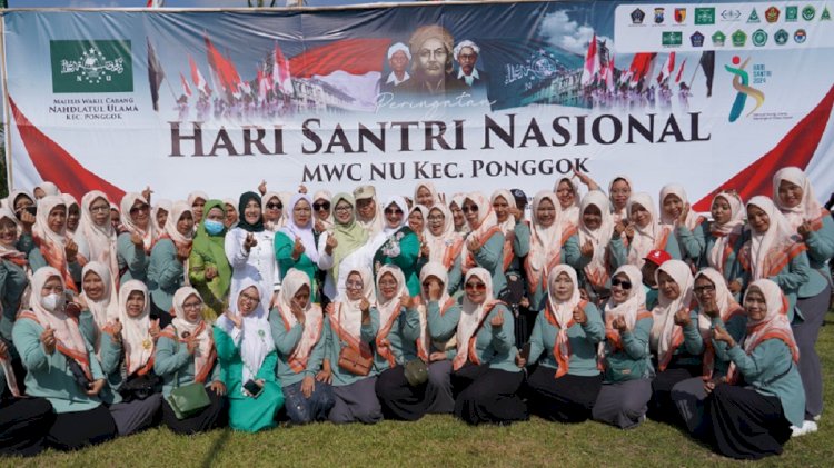 Rini Syarifah bersama peserta jalan sehat/RMOLJatim