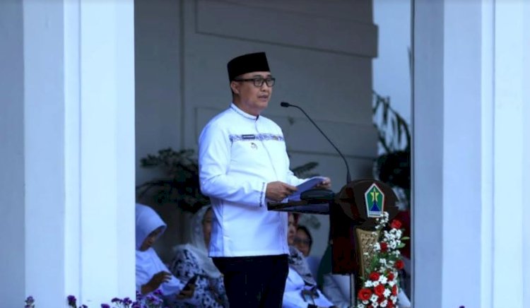  Pj Wali Kota Malang, Iwan Kurniawan saat memimpin apel peringatan Hari Santri 2024/Ist