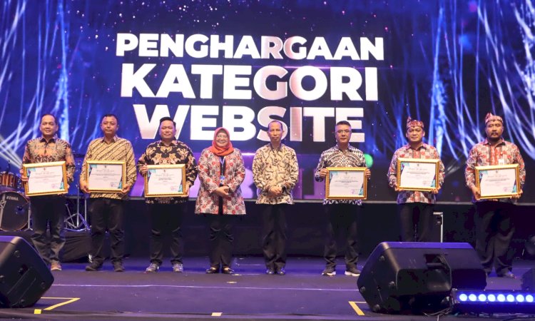 Pemkot Surabaya menerima empat penghargaan bergengsi dengan Predikat Terbaik Pertama, dalam acara JPRA/ist