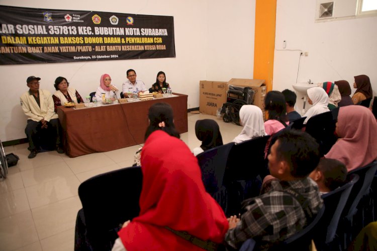 Teks foto: Baksos donor darah dan penyaluran bantuan untuk anak yatim piatu serta kursi roda di Bubutan/ist