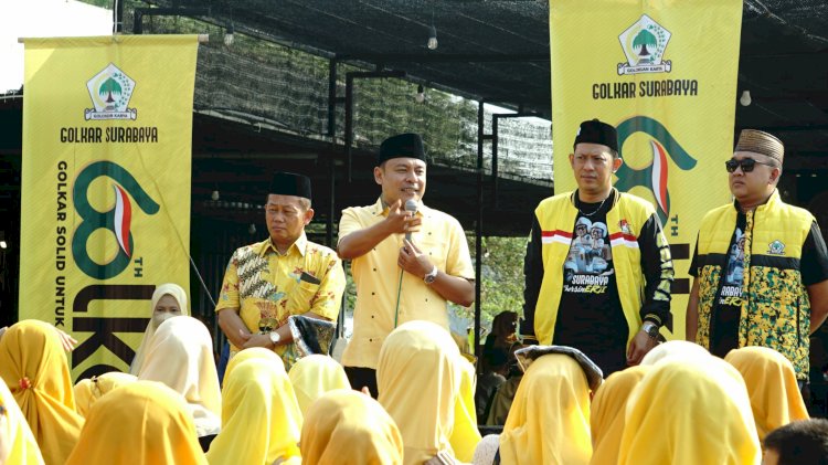 Teks foto: Arif Fathony didampingi Achmad Nurdjayanto dan beberapa tokoh Golkar lainnya/RMOLJatim