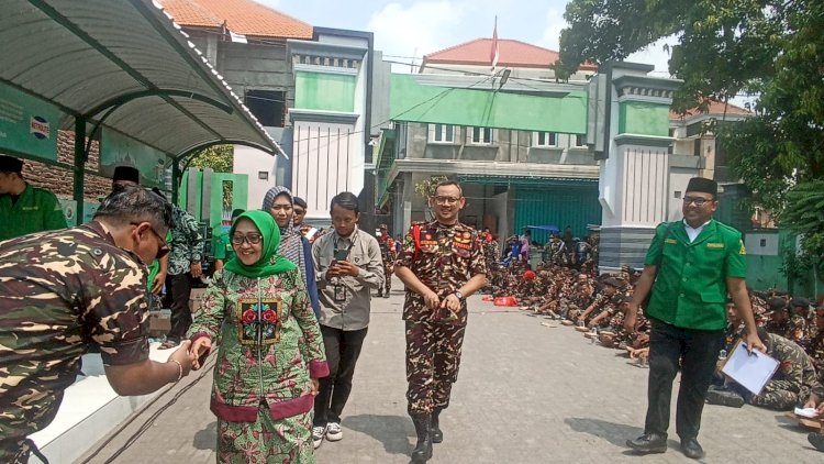 Putri inisiator pendiri GP Ansor  saat apel banser usai kirab merah putih di makam Kiai Wahab Chasbulloh/RMOLJatim