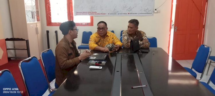 Ketua tim pemenangan BONUS, Sukriyanto saat melaporkan dugaan politik uang KH Anwar Zahid saat mengisi  pengajian di Madiun/Ist