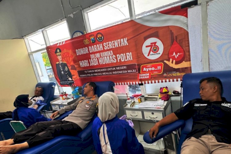  Kapolres, Kasi Humas dan personil Humas Polres Magetan terlihat mengawali donor dari di PMI Kabupaten Magetan, Selasa (29/10)/IST/ RMOL.Jatim