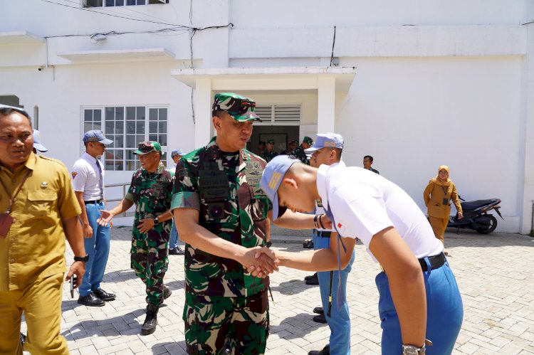 Teks foto: Mayjen TNI Rudy Saladin, M.A mengunjungi SMA 5 Taruna Brawijaya/ist