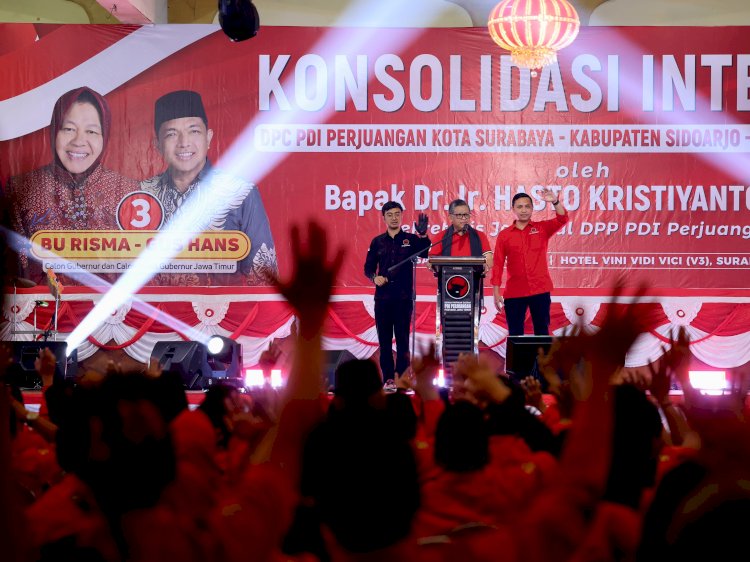 Teks foto: Hasto membuka konsolidasi pemenangan Tri Rismaharini-Gus Hans di Surabaya/RMOLJatim