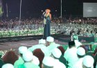 Di Hadapan Puluhan Ribu Masyarakat, Kiai Mutawakkil Genggong Sebut Khofifah Gubernur Idola