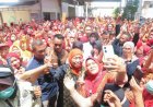Sapa Pekerja Pabrik Rokok Sampoerna, Khofifah Komitmen Perjuangkan Perlindungan dan Kesejahteraan Pekerja dengan Maksimalikan Penyaluran BLT DBHCHT