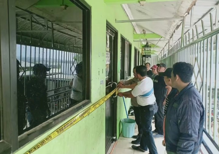 Polisi pasang police line di TKP/Ist