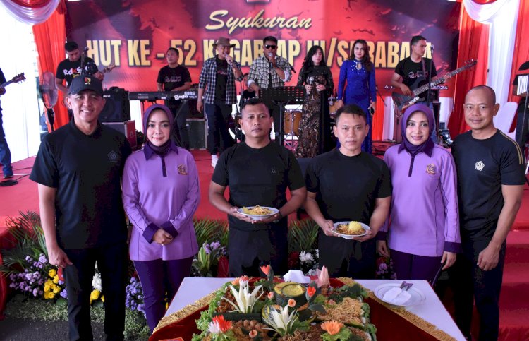 Mayjen TNI Rudy Saladin, M.A, memimpin tasyakuran dalam rangka HUT Gartap III/Surabaya/ist