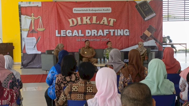 Pjs Bupati Kediri Heru Wahono Santoso saat membuka Diklat Legal Drafting/Ist