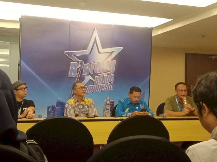 Konferensi pers bintang radio 
