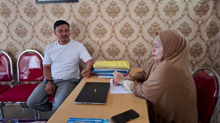 Agus Sumantri dan Kuasa Hukumnya saat berada di Kantor Advokad Jalan Cempaka Kota Probolinggo