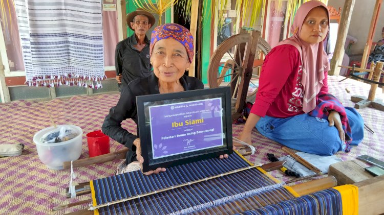 Pelestari tenun khas Suku Osing terakhir, Siami (74), warga Desa Jambesari, Kecamatan Giri mendapat penghargaan Amartha Lokas Heroes/RMOLJatim