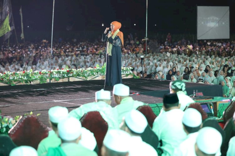 Khofifah di hadapan ribuan masyarakat dan kiai di Probolinggo/Ist
