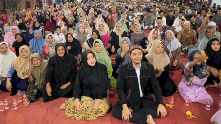 Ikfina Fahmawati dan Gus Dulloh mendapat dukungan dari ribuan masyarakat Jatirejo, 