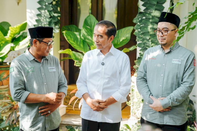 Abdul Ghofur – Firosya Shalati (kanan dan kiri)