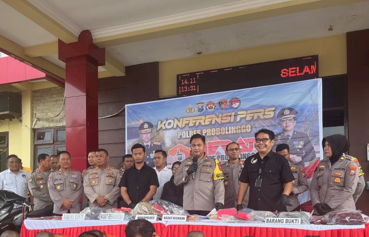 Rilis Lima Tersangka Pelaku Pengedar Sabu Di Mapolres Probolinggo