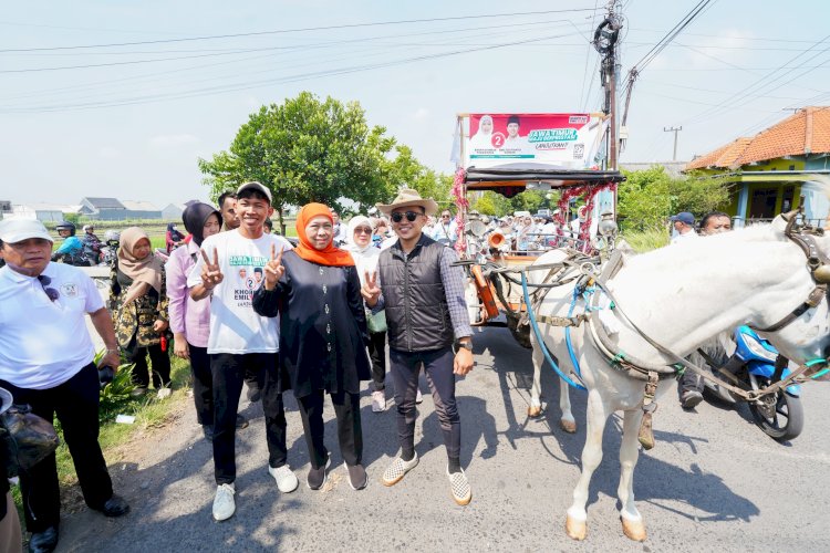 Khofifah mengunjungi pasar/Ist