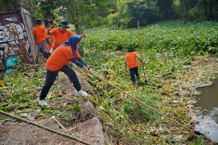 Aksi bersih-bersih SIER di Tambak Oso/ ist