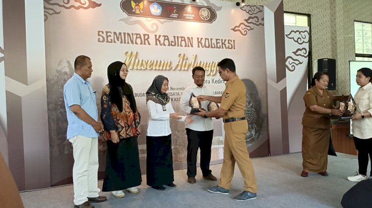 Kepala Disbudparpora Kota Kediri saat menghadiri seminar