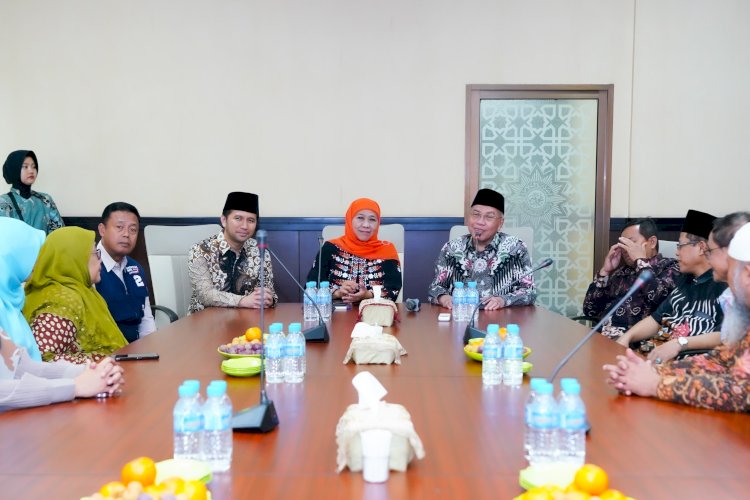 Khofifah dan Emil Dardak saat mengunjungi Kantor Muhammadiyah Jawa Timur/Ist