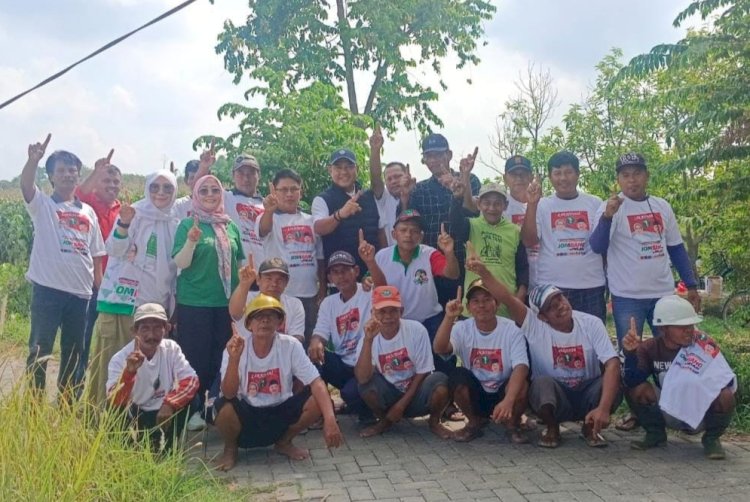 Tim paslon bupati-wakil bupati Jombang no 01 bertemu petani bunga di desa Dukuhklopo/RMOLJatim