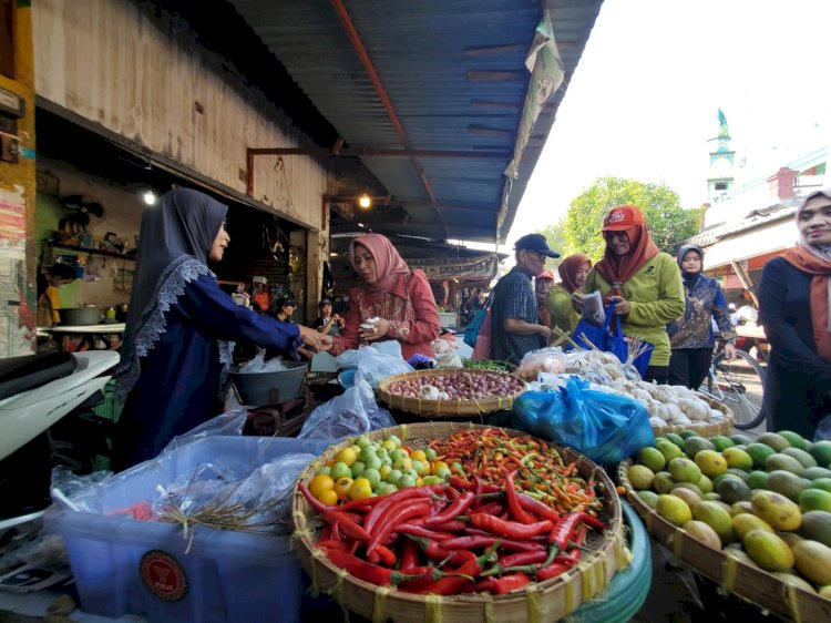 Ning Ita blusukan ke Pasar Tanjung 