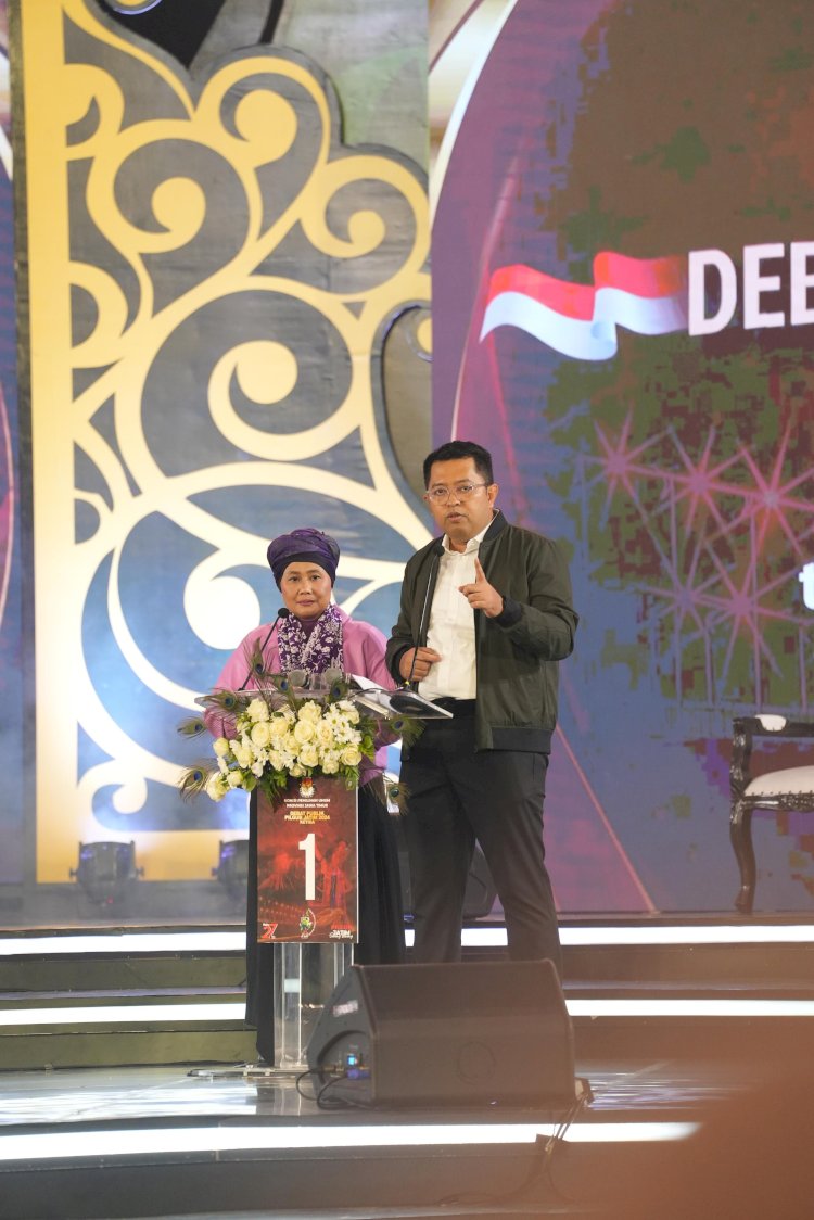 Luluk saat debat publik 