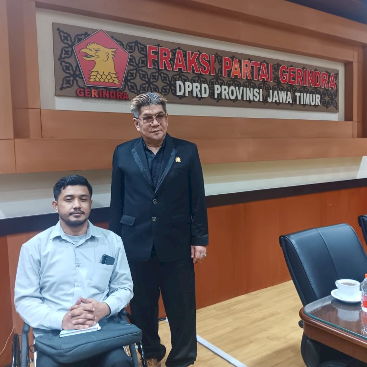 Anggota DPRD Jatim Benjamin Kristianto ketika menerima mahasiswa S2 Unair/RMOLJatim