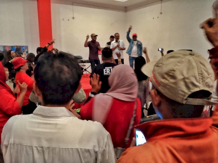 Armuji rayakan kemenangan di posko relawan 