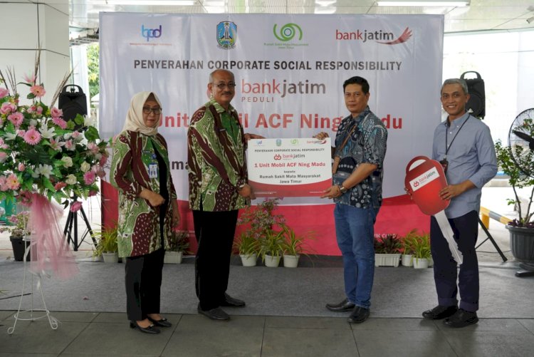 Penyerahan mobil operasional Bank Jatim untuk RSMM/Ist