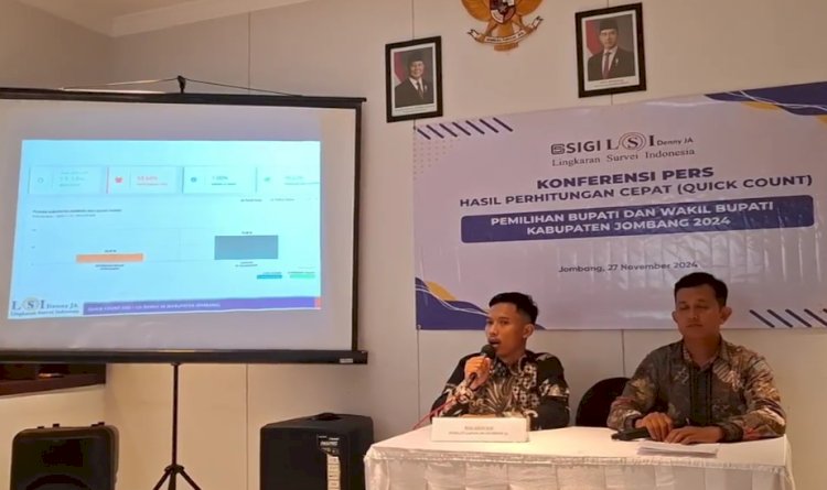 Konferensi pers hasil quick count LSI Denny JA di hotel Fatma Jombang/Ist
