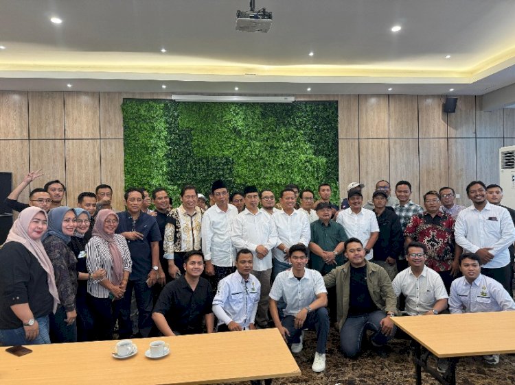 Para pengusaha di Kabupaten Madiun foto bersama Bupati dan Wakil Bupati terpilih/ist