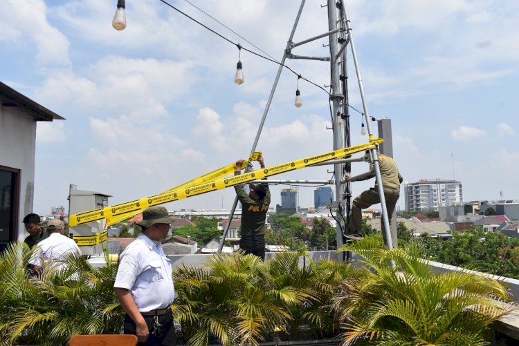 Penyegelan tower telekomunikasi yang tidak berizin/RMOLJatim