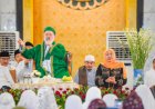 Syekh Fadhil Kembali Isi Kajian Tafsir Al Jailani di MAS, Beri Hadiah Kitab Tafsir Imam Al Ghazali untuk Khofifah