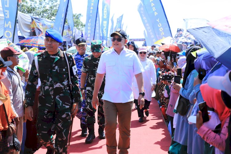 PJ Gubernur Jatim Adhy Karyono mendampingi Menhan RI 