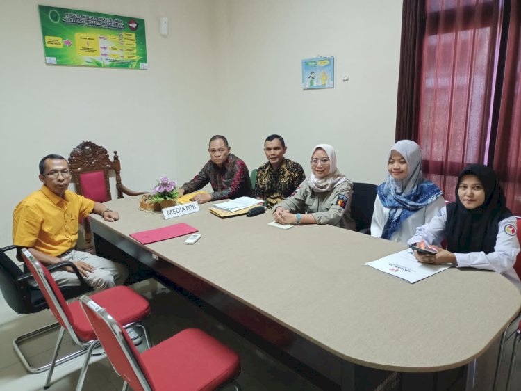 Penggugat dan tergugat sebelum dimulai sidang mediasi di PN Jember/Ist