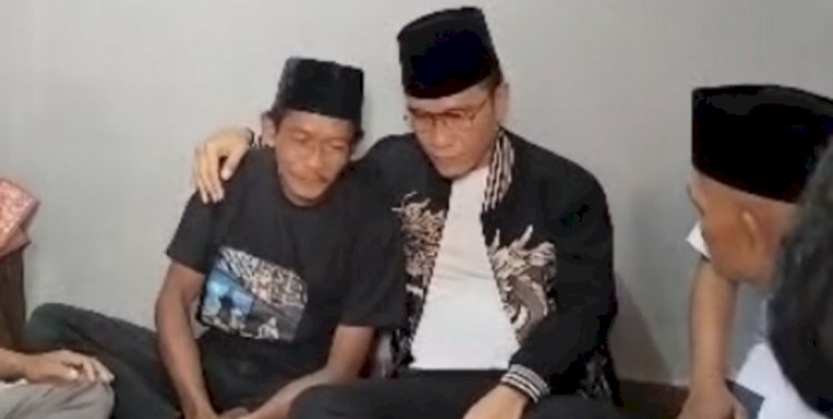 Miftah Maulana Habiburrahman alias Gus Miftah mendatangi kediaman pedagang es teh Sonhaji/Ist