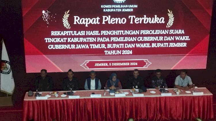 Komisioner KPU Jember dalam rapat pleno terbuka rekapitulasi hasil suara pilkada serentak 2024 di Hotel Luminor Jember/Ist