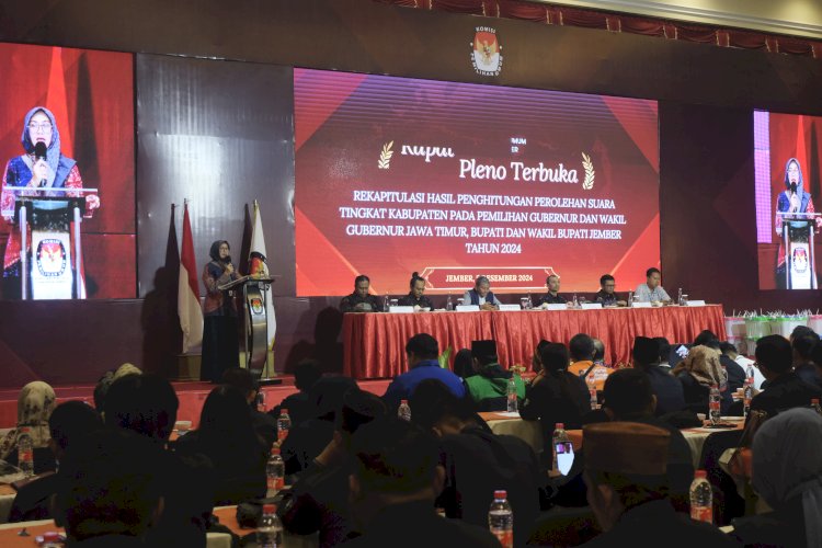 Komisioner KPU Jember dalam rapat pleno terbuka rekapitulasi hasil suara Pilkada serentak 2024 di Hotel Luminor Jember/Ist