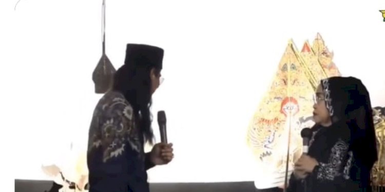 Miftah Maulana Habiburrahman alias Gus Miftah dan Yati Pesek/Repro
