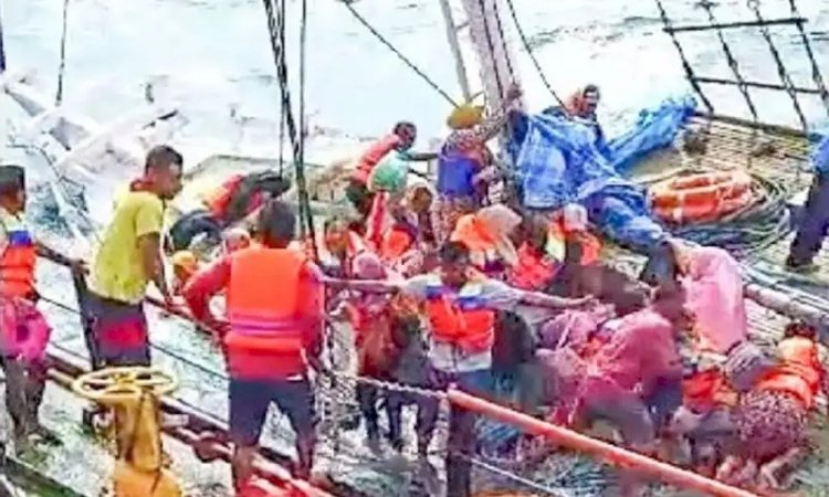 Detik-detik evakuasi penumpang kapal yang tenggelam di perairan Sumenep-Situbondo/Ist