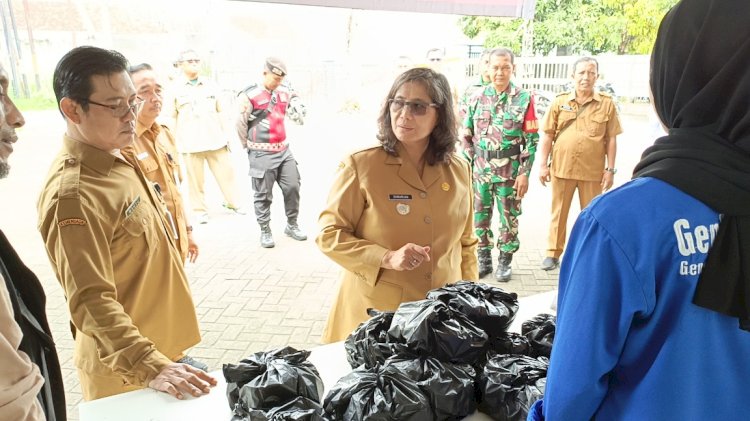 Pj Walikota Kediri Zanariah saat meninjau operasi pasar/ist